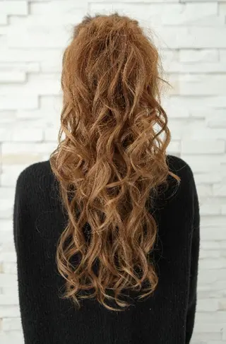 ロング カラー パーマ ヘアアレンジ 大阪レミーエクステ チビ編み込みのヘアスタイル
