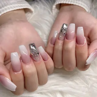 ミディアム ネイル Y. Sのネイルデザイン