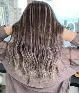 セミロング カラー ブリーチ 透明感HIDEのヘアスタイル