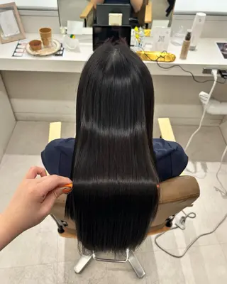 ロング SLASHスラッシュ 辻村  彩華のヘアスタイル