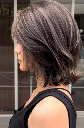 ミディアム 横山 ひかりのヘアスタイル