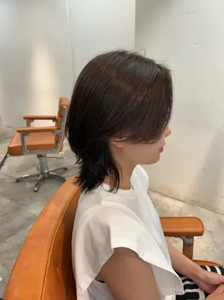 ミディアム カラー ウルフカット レイヤーカット上柿のヘアスタイル