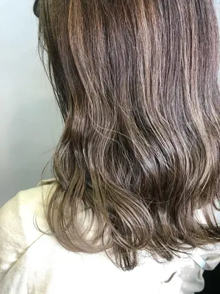 セミロング カラー Kaede .のヘアスタイル