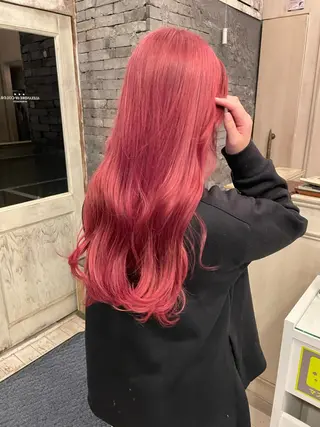 ロング 山岸 朱里のヘアスタイル