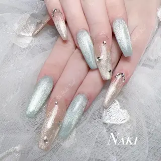 ネイル 🦋 Queenieのネイルデザイン