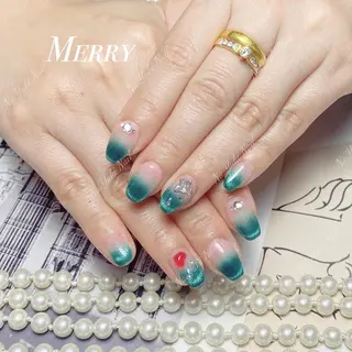 ネイル 🦋 Queenieのネイルデザイン
