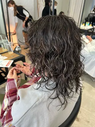 セミロング カラー パーマ オタク特化美容師💟 チバコナツのヘアスタイル