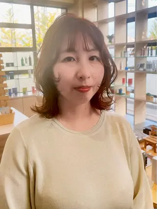 ミディアム 二重 由理のヘアスタイル