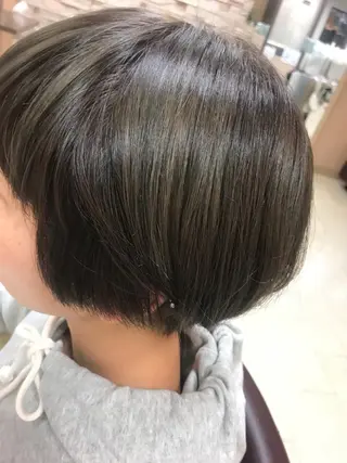 ショート カラー ササキ トモコのヘアスタイル