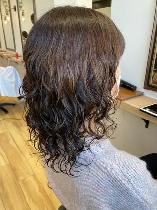 ミディアム パーマ 大野 まゆのヘアスタイル