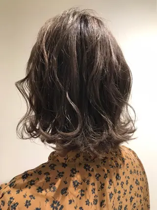 セミロング カラー 渡部凌我 小顔ウルフ ハイトーンカラーのヘアスタイル