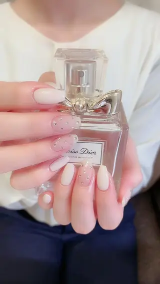 セミロング カラー ネイル Petite Cannelleのネイルデザイン