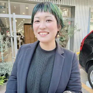 ショート カラー アラキチヒロ THE REMMYのヘアスタイル