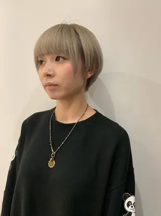 カラー 💜ショート💜 ウルフ、ボブ二色亜美のヘアスタイル