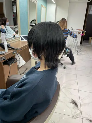 ショート カラー 渡部凌我 小顔ウルフ ハイトーンカラーのヘアスタイル