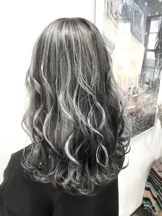セミロング LOOP hairのヘアスタイル