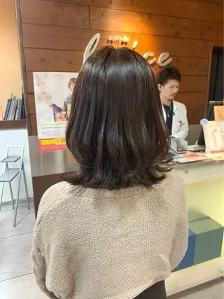 セミロング レイヤー/艶髪カラー 森本くるみのヘアスタイル