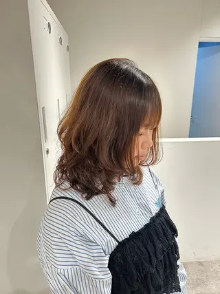 ミディアム パーマ ヘアアレンジ 梅木李奈🍒府中/ レイヤー透明感カラーのヘアスタイル