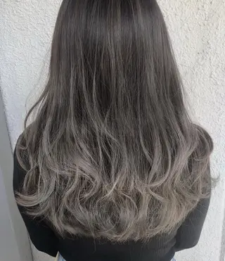 ロング カラー インナーカラー 推し ブリーチ  髪質改善のヘアスタイル