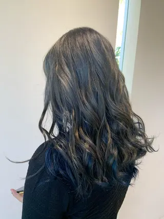 ロング カラー 本間 良のヘアスタイル
