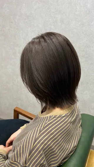 ミディアム レイヤーカット・透明 感カラー✨️春山栞菜のヘアスタイル