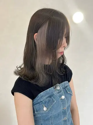 ミディアム カラー 長山 茉白のヘアスタイル