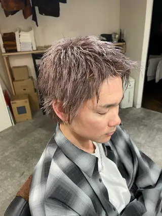 ショート メンズ ブリーチ縮毛矯正 LAFFYuiのヘアスタイル