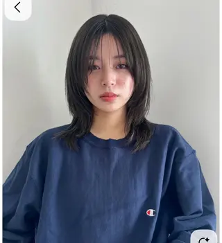 ミディアム 佐々木 彩花のヘアスタイル
