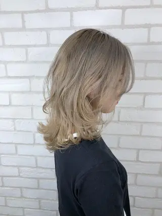 ミディアム カラー 小島 侑衣のヘアスタイル