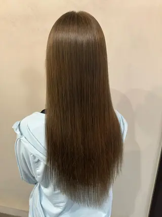カラー もも ボブ/艶カラーのヘアスタイル