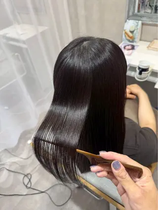 セミロング カラー 森 愛友のヘアスタイル