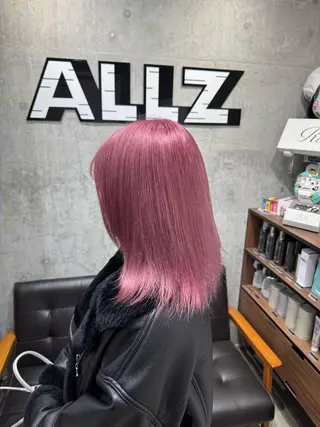 カラー ホワイトブロンド RIKUTOのヘアスタイル