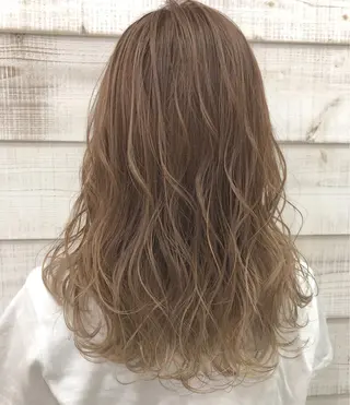ミディアム カラー ヘアアレンジ ブリーチダブルカラー 元町三宮/三ノ宮のヘアスタイル