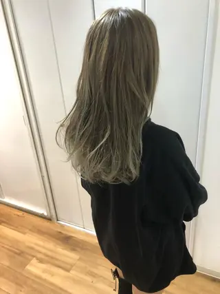 ロング カラー ブリーチ特化 梅田本多翔のヘアスタイル