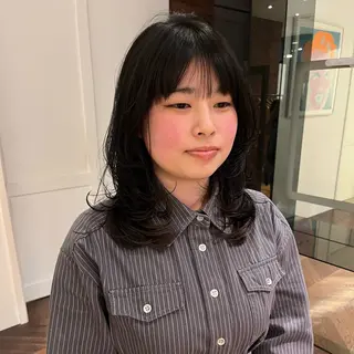 セミロング 宮成 佳歩のヘアスタイル
