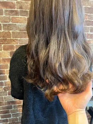 セミロング カラー パーマ ヘアアレンジ メンズ キッズ ネイル マツエク・マツパ アイブロウ 久木原 ゆりのヘアスタイル