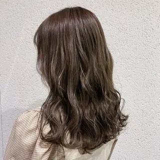 カラー しおり🍬 KOKORO🤍のヘアスタイル