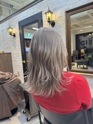 セミロング カラー 西出 茉燦のヘアスタイル