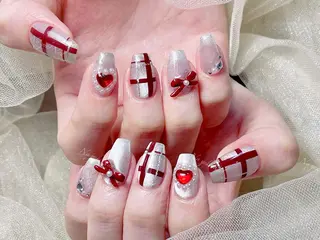 ネイル 🦋 Queenieのネイルデザイン