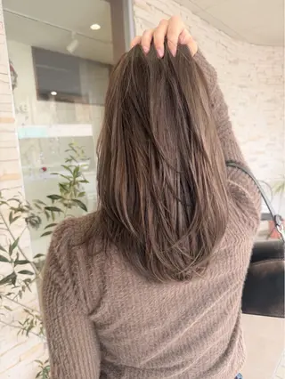 ミディアム 赤嶺 雅姫のヘアスタイル