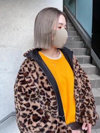 ミディアム カラー 顔まわりレイヤー デザインカットのヘアスタイル