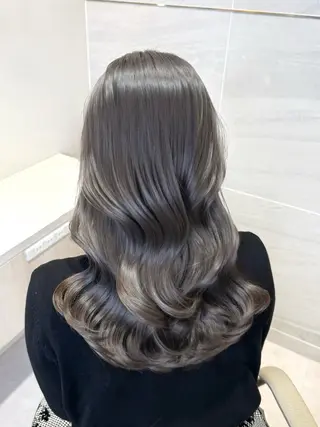 ロング カラー 透明感カラー🌿 グレージュ🐺陽介のヘアスタイル