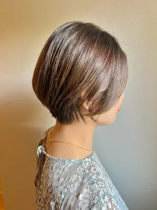 ショート カラー 黒崎 美乃里のヘアスタイル