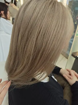 ミディアム ブルーテーフ西 凪沙のヘアスタイル