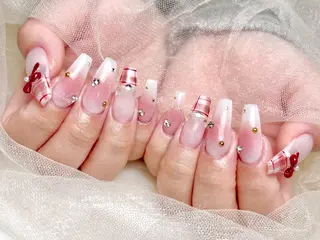 ネイル 🦋 Queenieのネイルデザイン