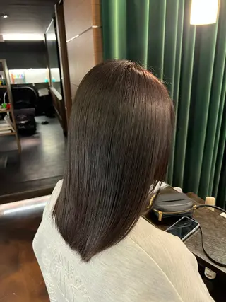 セミロング 透明感カラー 大浦偉央のヘアスタイル