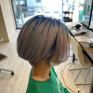 ショート カラー デザインカラー、艶髪 大塚 耕平のヘアスタイル
