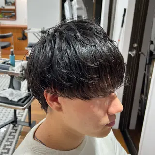 ミディアム パーマ メンズ メンズカット✂️ スキンフェード伊藤陸のヘアスタイル