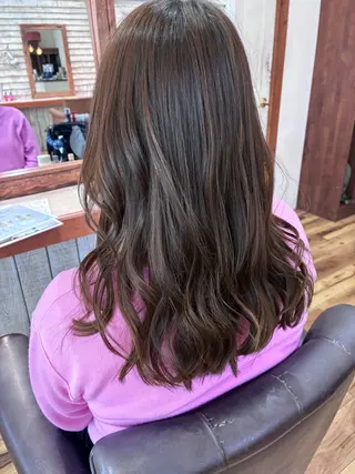 セミロング 秋田弥生 /縮毛矯正/艶カラーのヘアスタイル