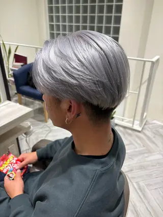 ショート カラー メンズ 🫧うる艶ハイトーン 🫧💘サヤ💘のヘアスタイル